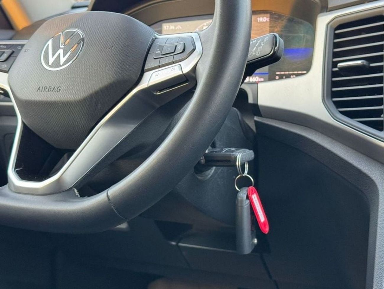 فولكس واجن تيرامونت  FULL SERVICE BEFORE PURCHASING THE CAR  VOLKSWAGEN TERAMONT  GCC SPECS  SINGLE OWNER  2 YEARS WARRAN