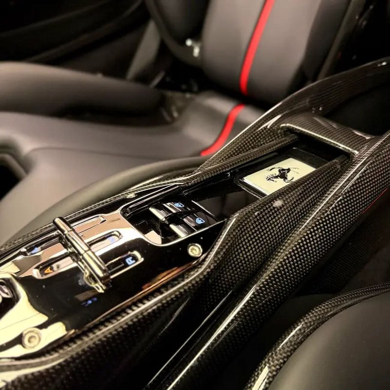 فيراري SF90 ستراديل SF90 ASSETO FIORANO BRAND