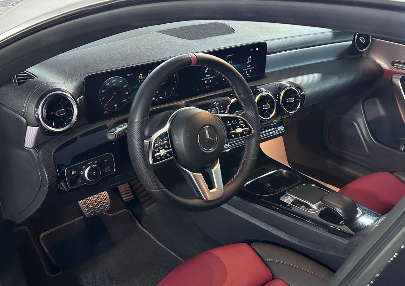 مرسيدس بنز CLA 250 Std 2.0L (221 HP)