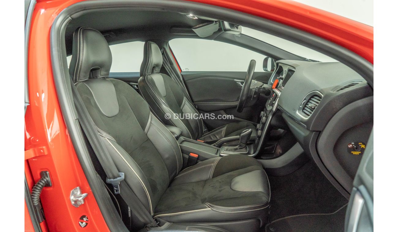 Volvo V40 2017 Volvo V40 T-5 R-Design / Full Volvo Service History & 5 Year Warranty