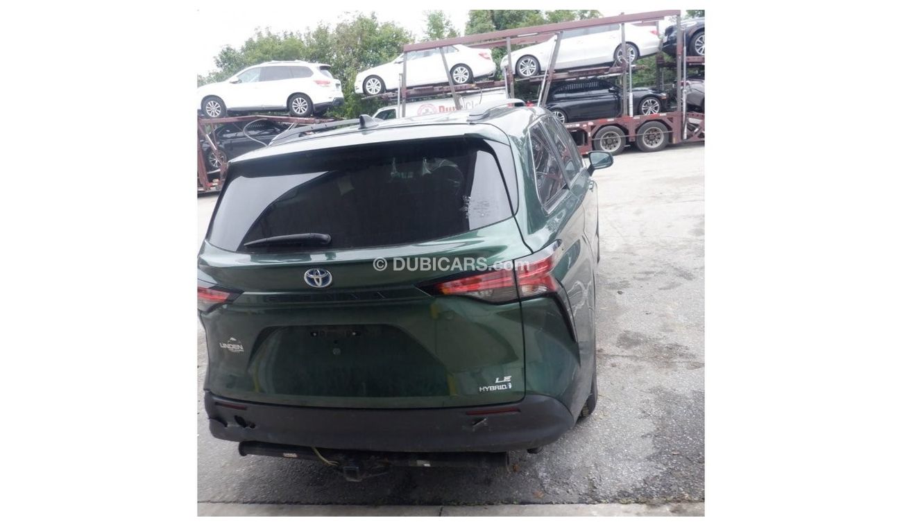 Toyota Sienna 2021 Toyota Sienna LE 2.5L V4 Hybrid Engine /