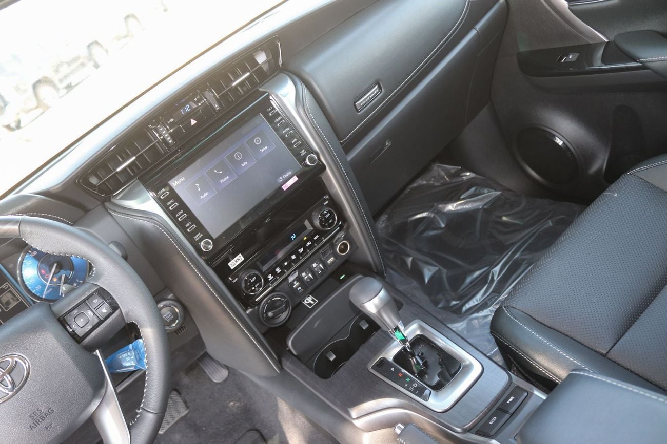 Toyota Fortuner SR5 V6 . 4.0L . Petrol . 4WD . 6-Speed Automatic . 7 Seats . 4 Doors 2026 Model . For Export