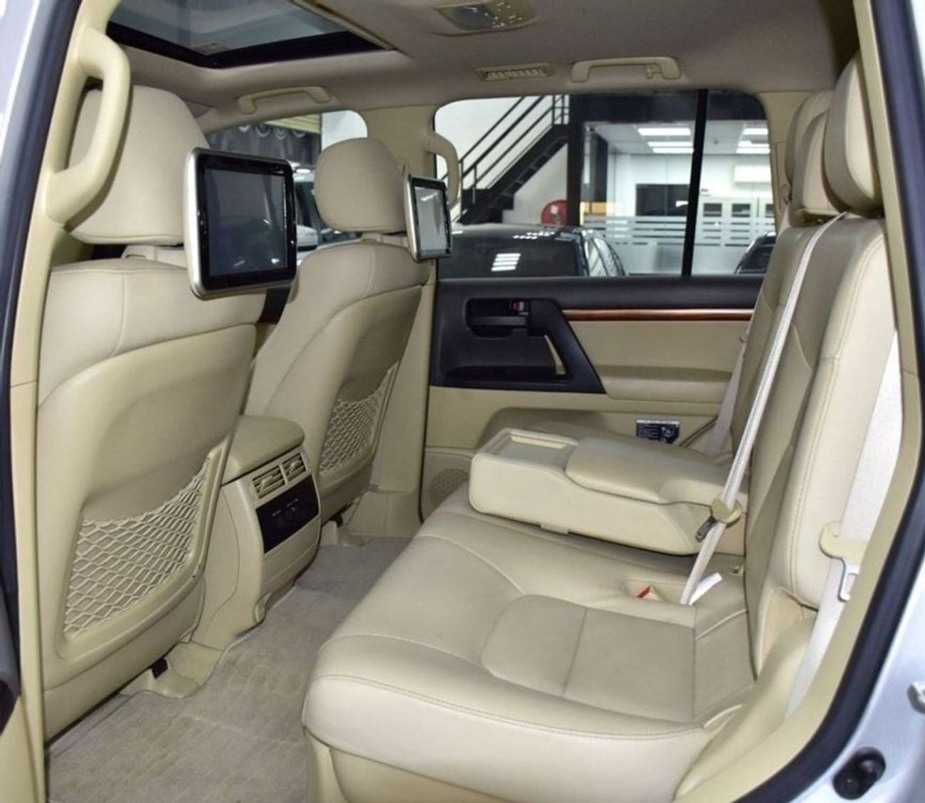 تويوتا لاند كروزر EXCELLENT DEAL for our Toyota Land Cruiser GXR ( 2016 Model ) in Silver Color GCC Specs