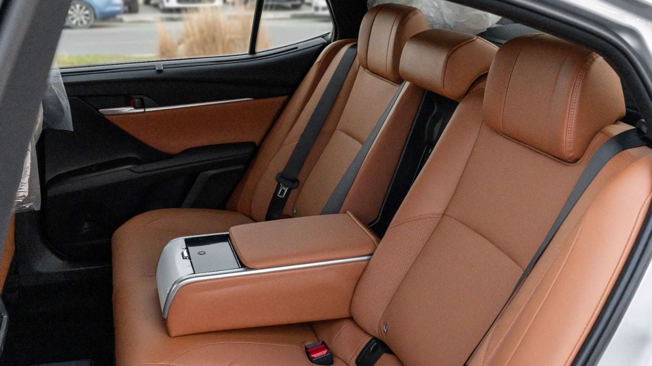 Toyota Camry 2025 Toyota Camry Lumiere 2.5L AT Hybrid (Silver-Tan)