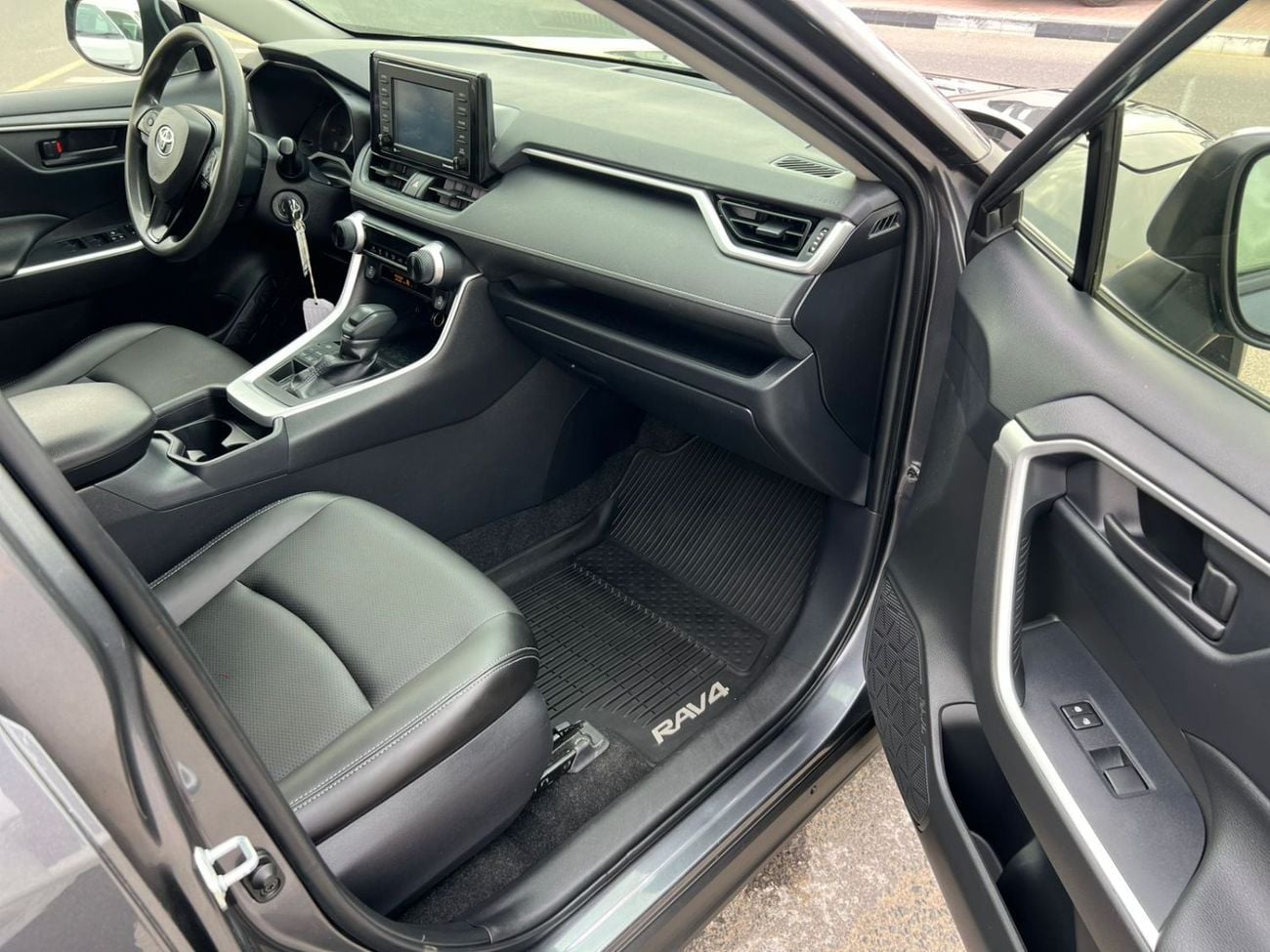 Toyota RAV4 2020 Toyota Rav4 Midoption 2.5L V4 - AWD 4x4 - Rear Camera  - Leather Seat