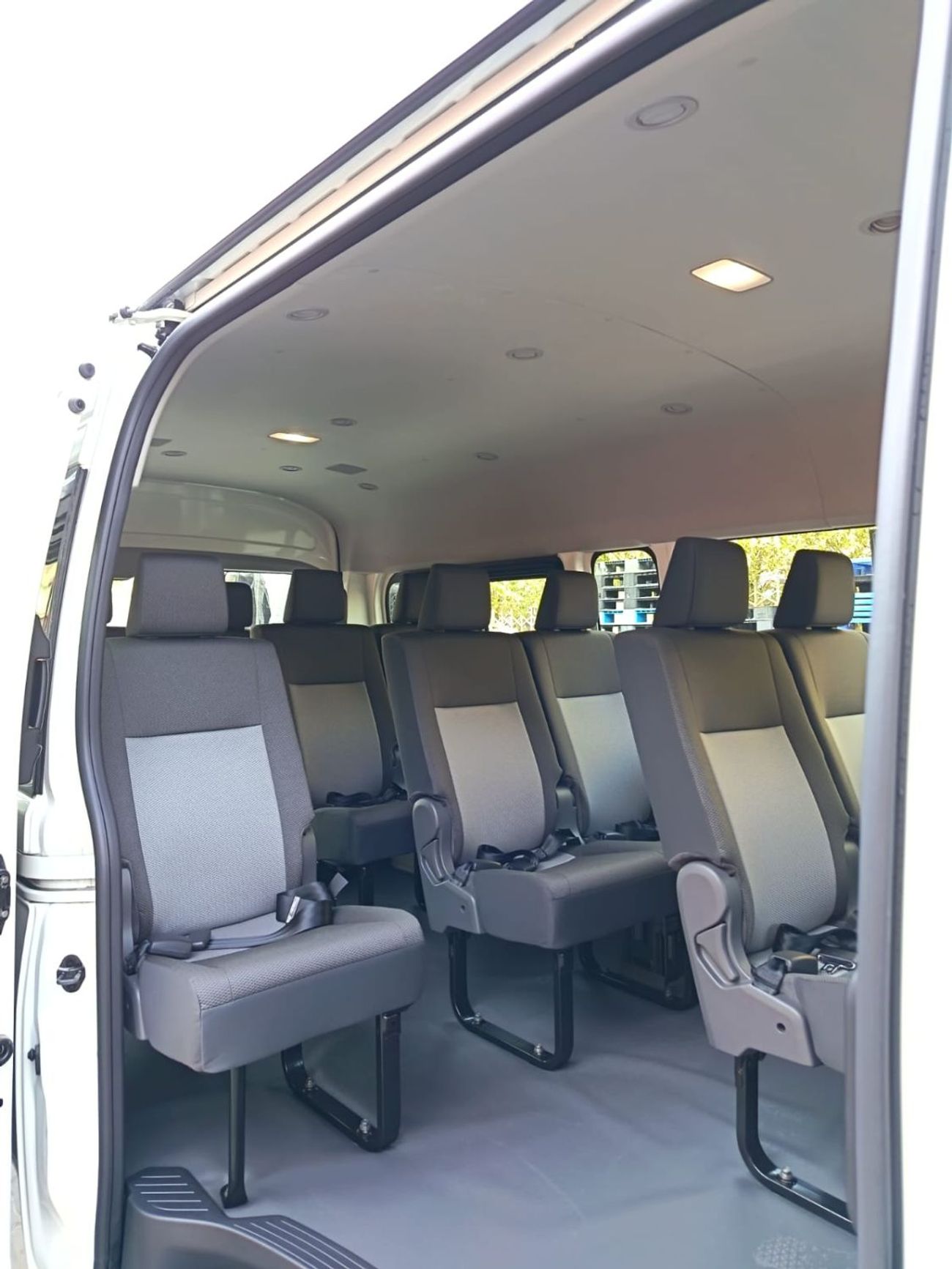 Toyota Hiace NEW TOYOTA HIACE 2.8L 13STR BUS DX M/T 2026 MODEL