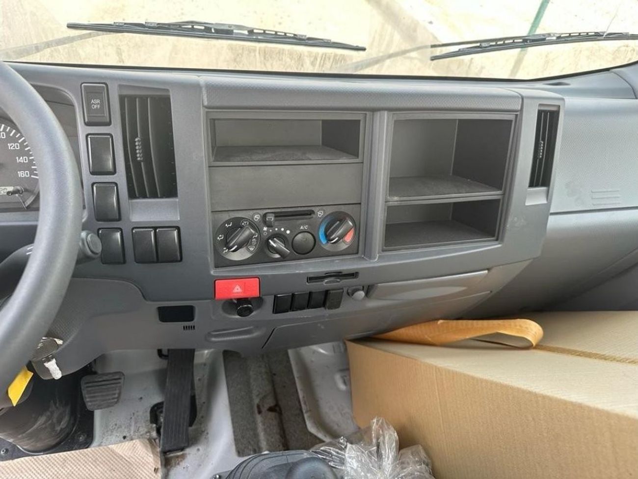 إيسوزو فوروارد Isuzu / N-Series NMR85 E22 Cab Chassis Truck 4x2 Short Wheel Base