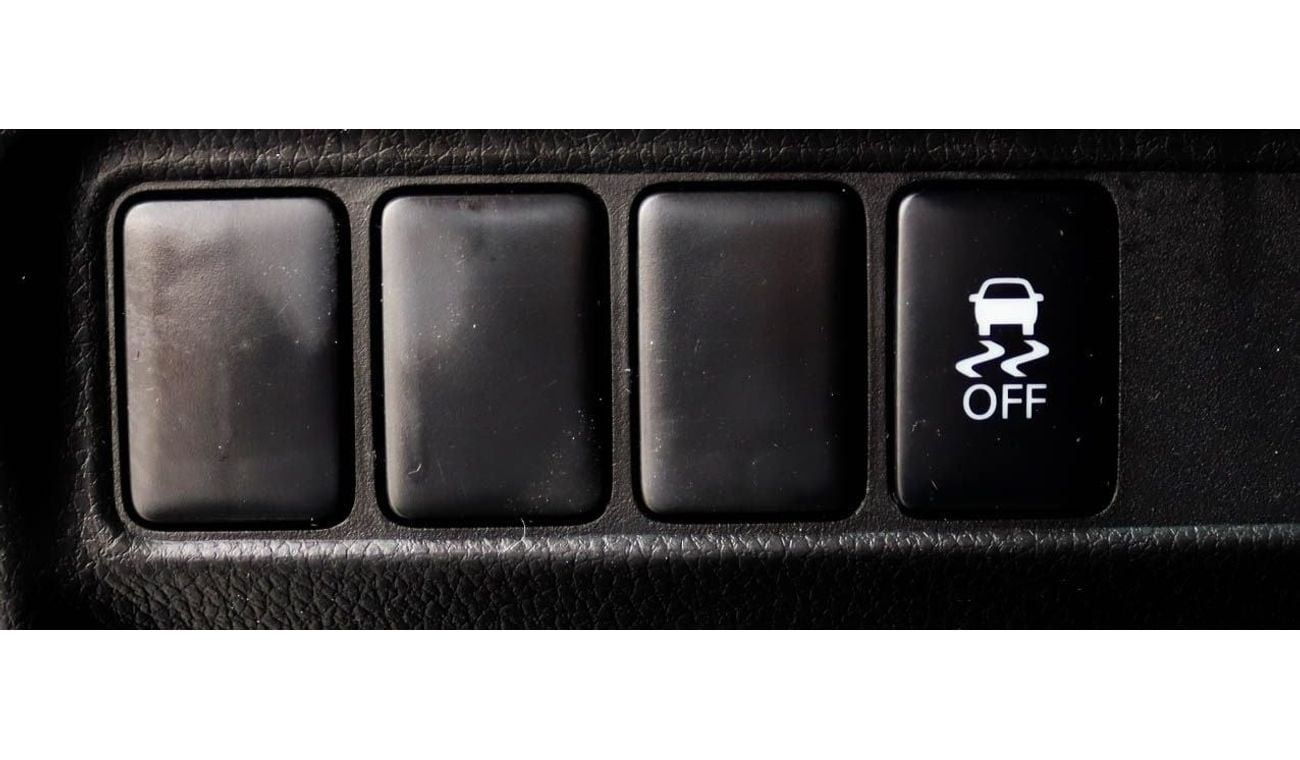 ميتسوبيشي L200 GL 2.4L (128 HP) Double Cab Utility Mitsubishi L200 2.4 L RWD 2020 GCC accident-free in excellent co