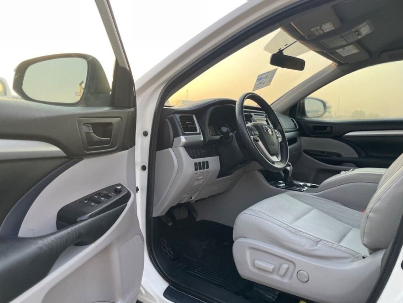 تويوتا هايلاندر 2015 Toyota Highlander LE+ 4x4 AWD - Trunk Auto Rear CAM - 7 Seater - 98,000 Mileage