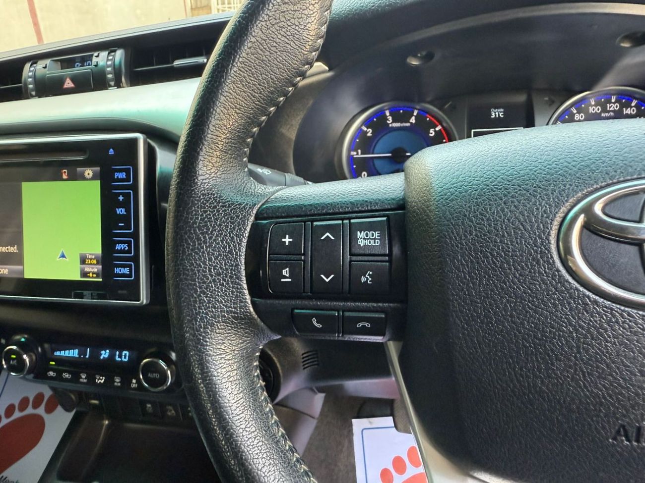 Toyota Hilux DOUBLE CABIN | MANUAL TRANSMISSION | RHD | 2.8L DIESEL ENGINE | PUSH START