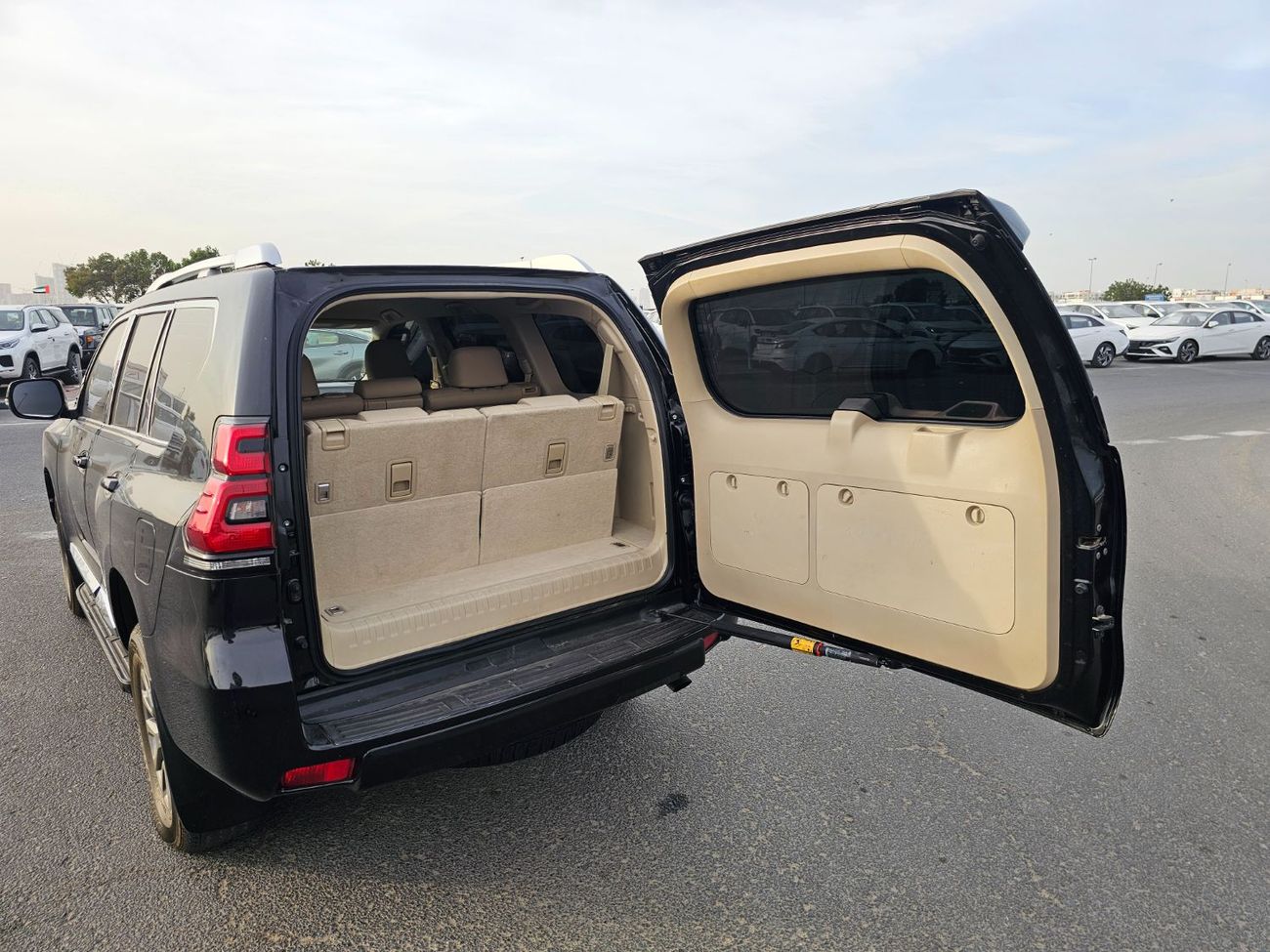 Toyota Prado TX-L Top 2.7L LHD-4WD-Automatic-Petrol-GCC specs-6 Cylinders-7Seats-5 Doors