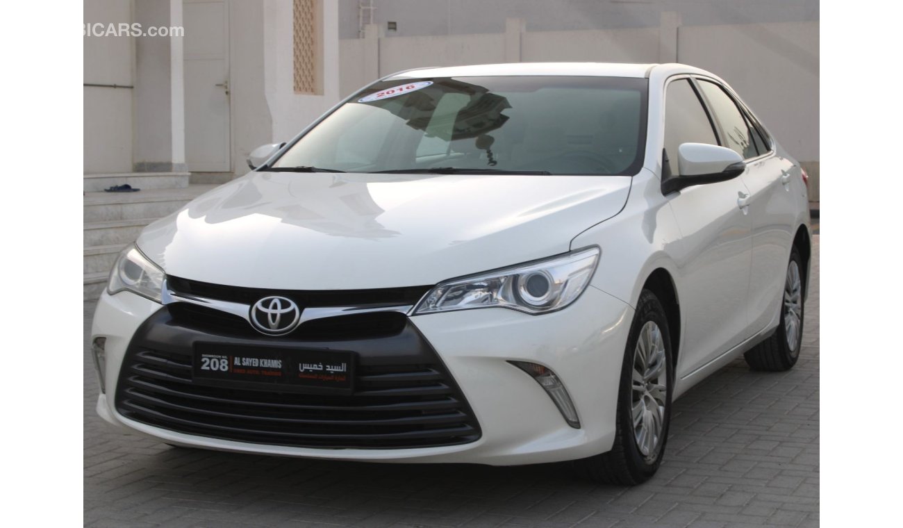 Toyota Camry S TOYOTA CAMRY 2016 WHITE GCC 2.5 EXCELLENT CONDITION WITHOUT ACCIDENT