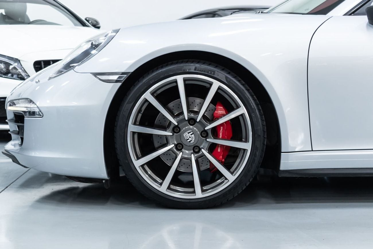 Porsche 911 CARRERA 4S