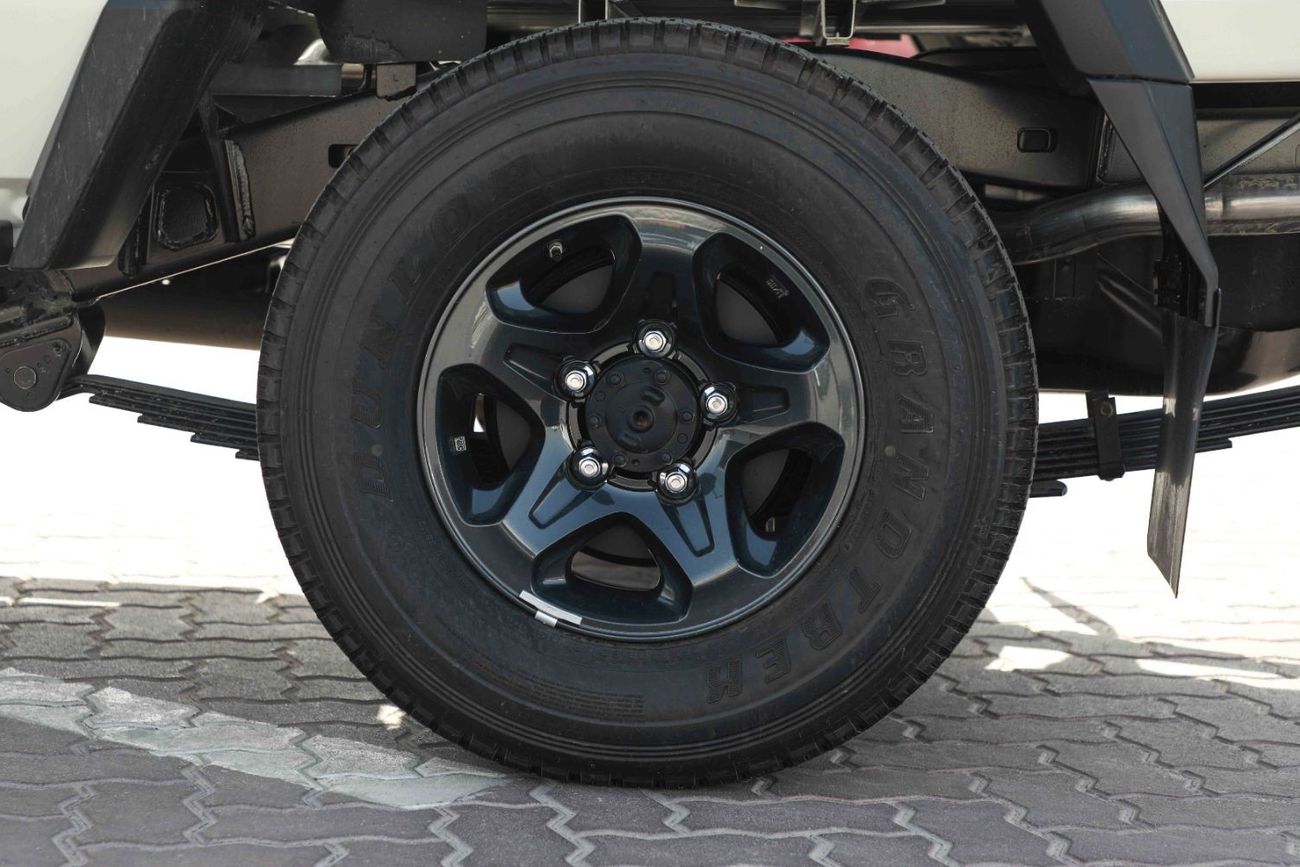 Toyota Land Cruiser Pick Up 2024 Toyota LC79 4X4 Double Cab 4.5 V8 - White inside Beige | Export Only