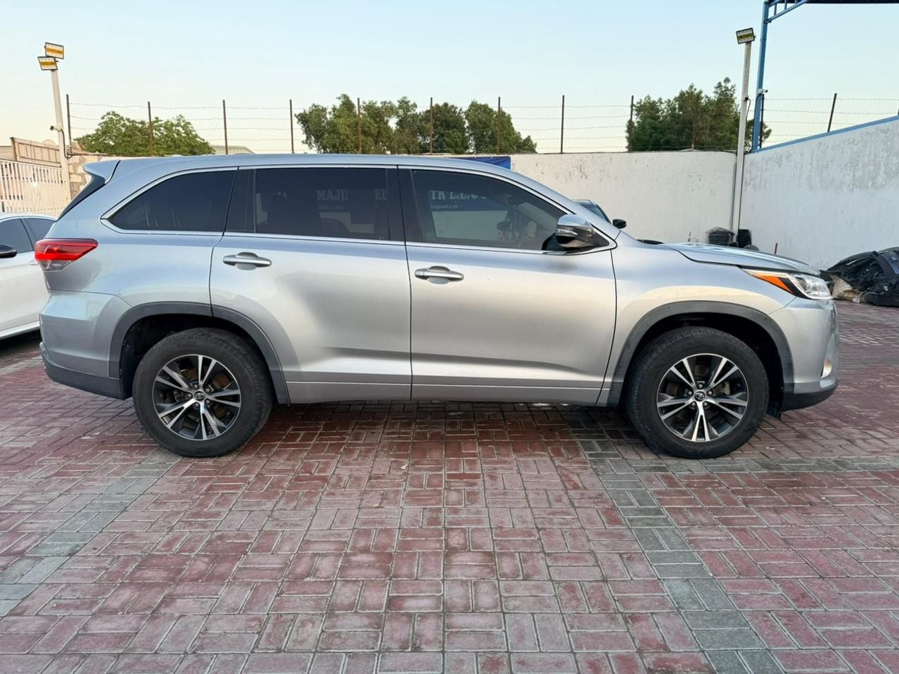 Toyota Highlander 2017 TOYOTA HIGHLANDER LE SILVER  READY 5TDZZRFH7HS209940