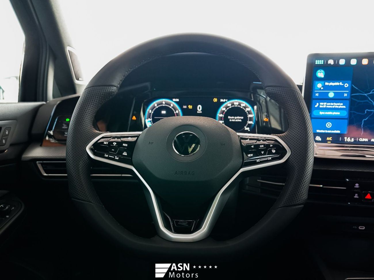 فولكس واجن جولف R-Line Black Package 1.5 Turbo 2025 (Harman Kardon + HUD)