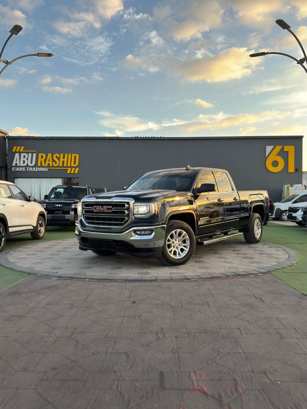 جي أم سي سييرا 5.3L V8 SLT Crew Cab (AWD)