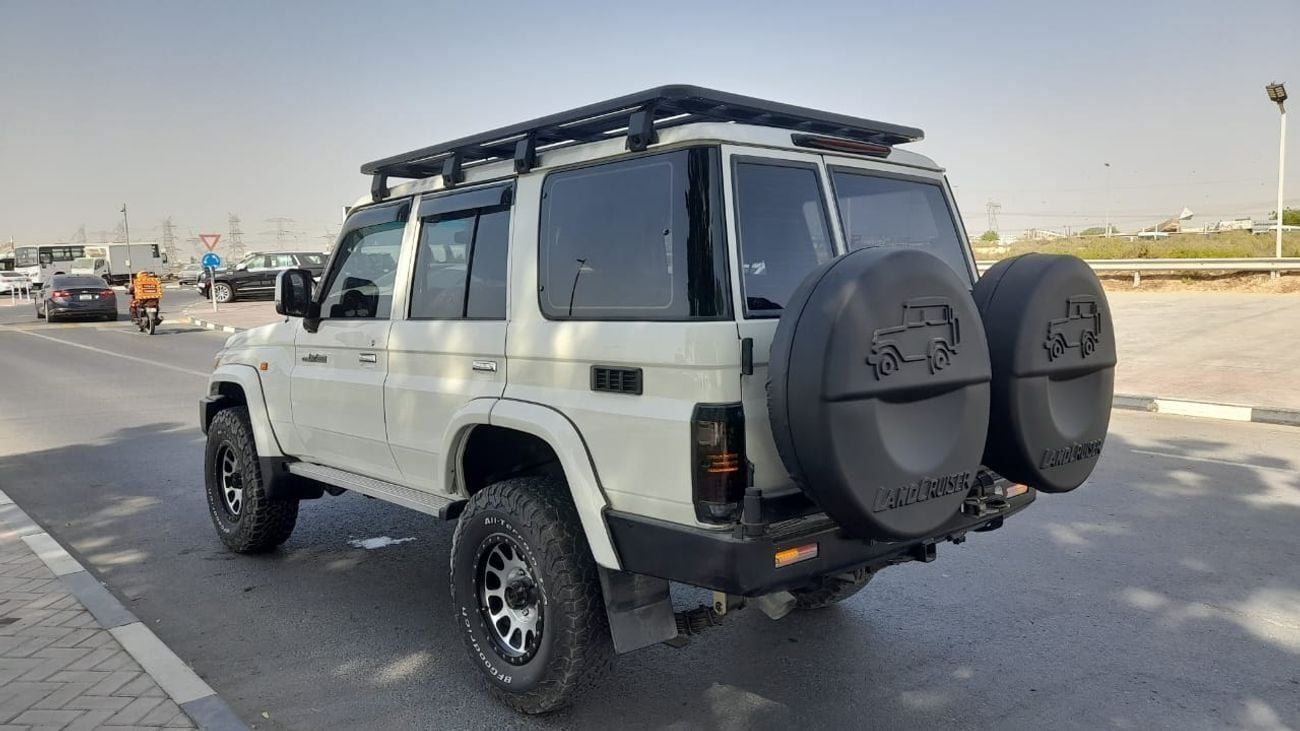 تويوتا لاند كروزر 70 V8 1VD diesel manual low kms Right-Hand drive