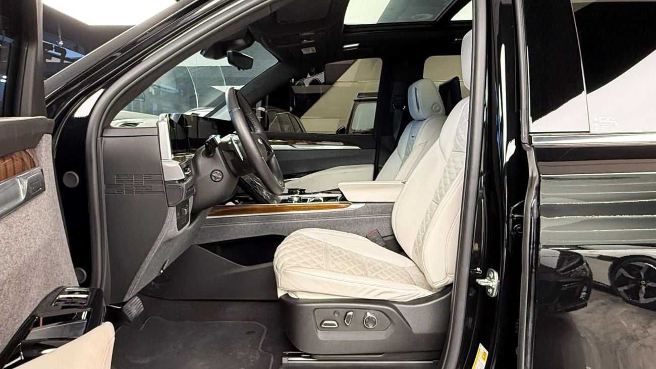 كاديلاك إسكالاد Cadillac Escalade 600 - 6 Seats - 2025