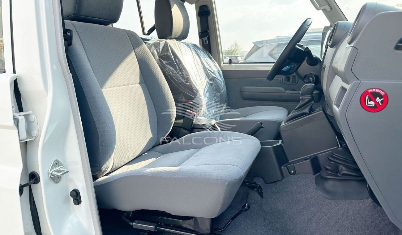 Toyota Land Cruiser 70 Toyota/LC76 DSL 2.8L AT/000D0 4X4 DELUXE. 9 seater