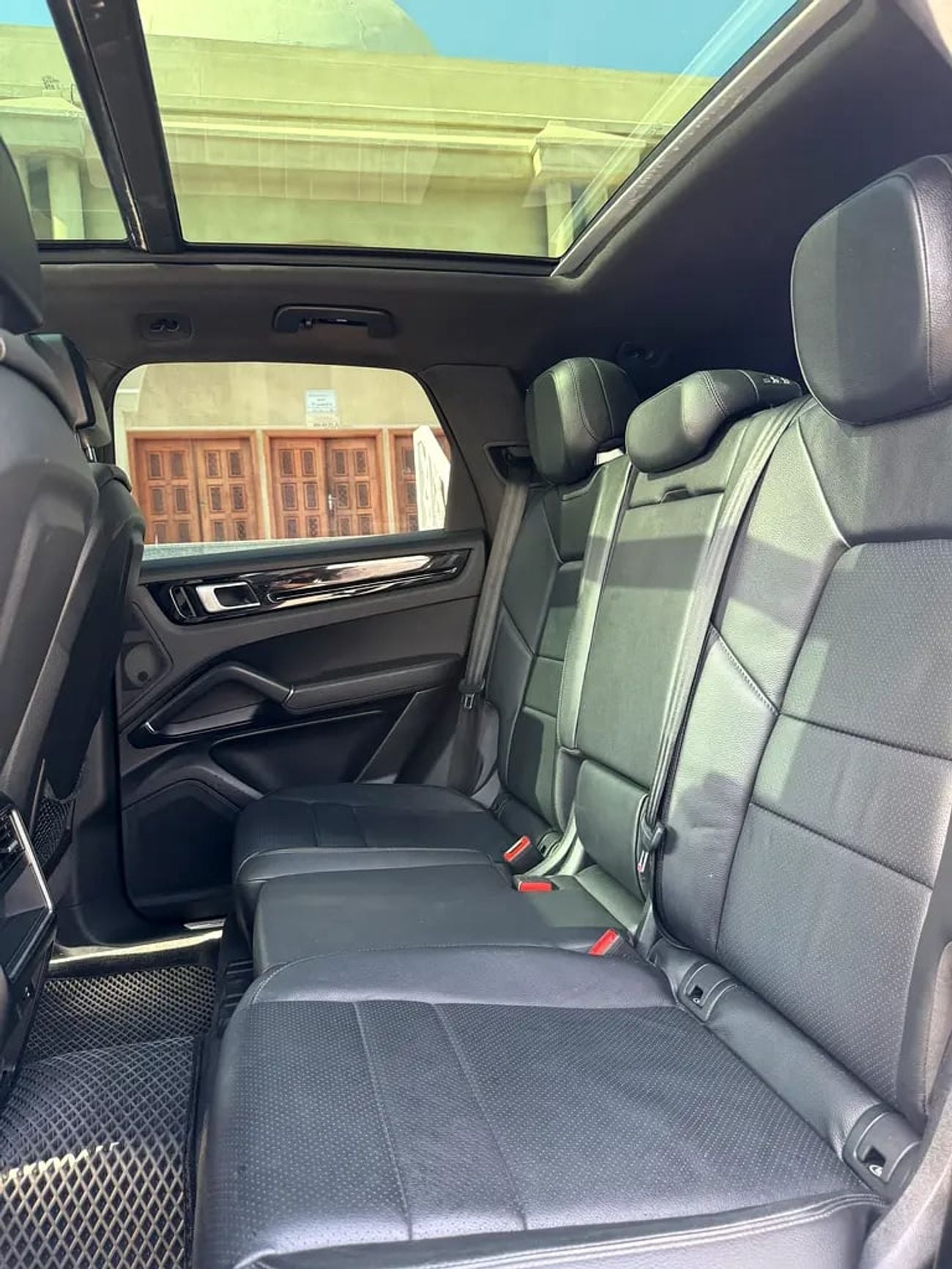 Porsche Cayenne STANDARD LOW MILEAGE + 1 YEAR SERVICE CONTRACT