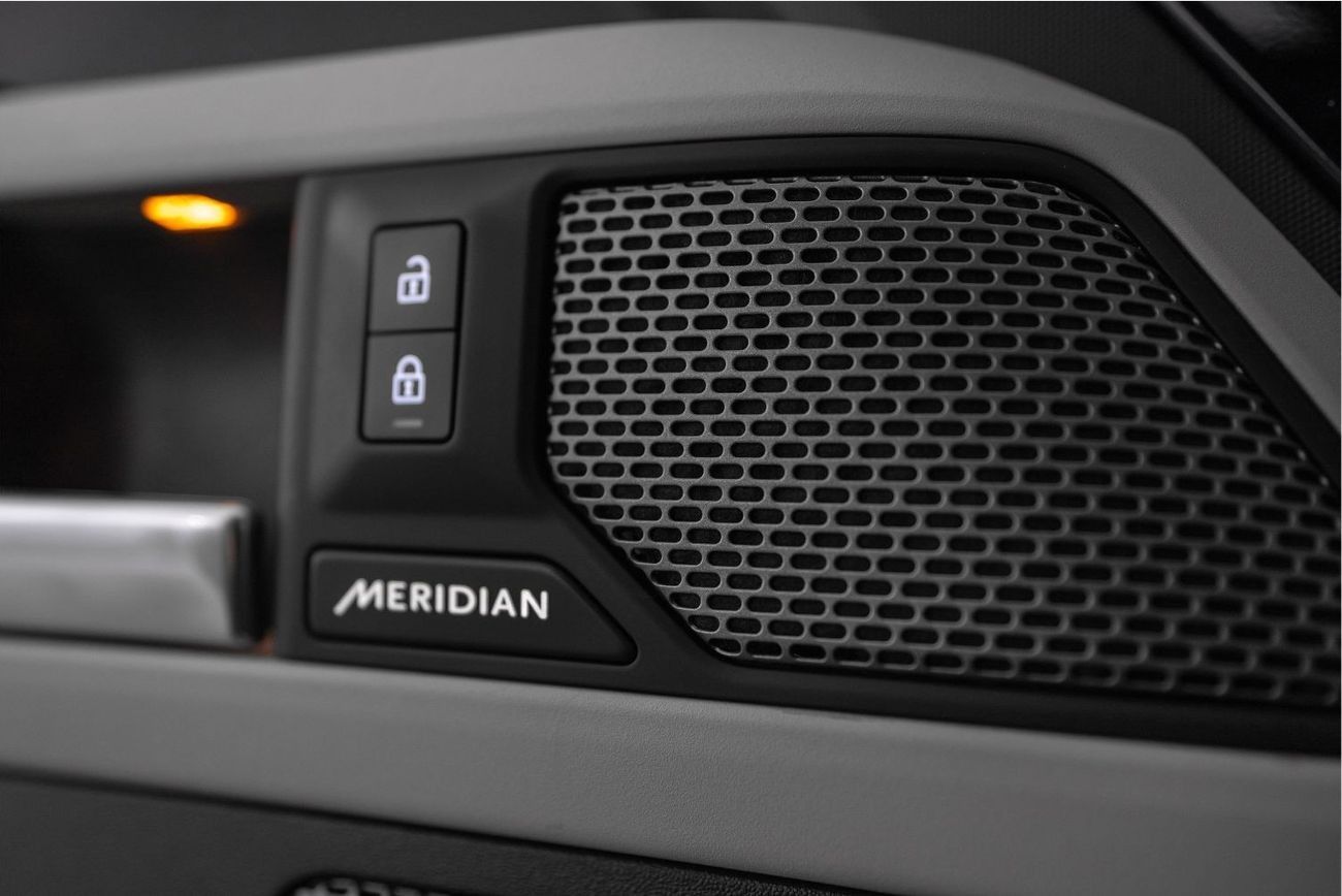 Land Rover Defender P400 110 HSE 3.0L (5 Seater)