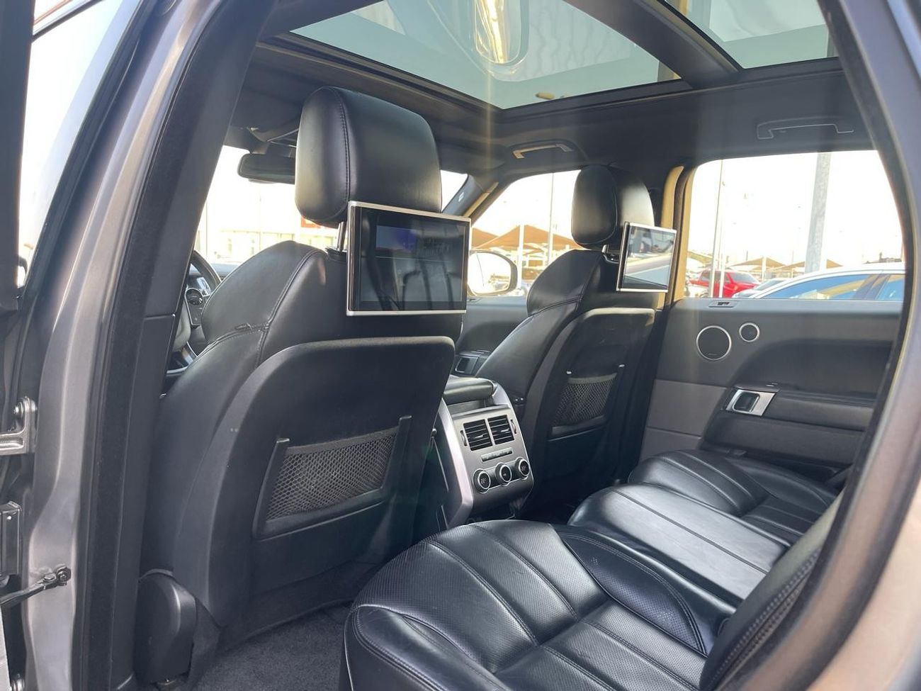 Land Rover Range Rover Range Rover 7 seats SE_GCC_2015_Excellent Condition _Full option