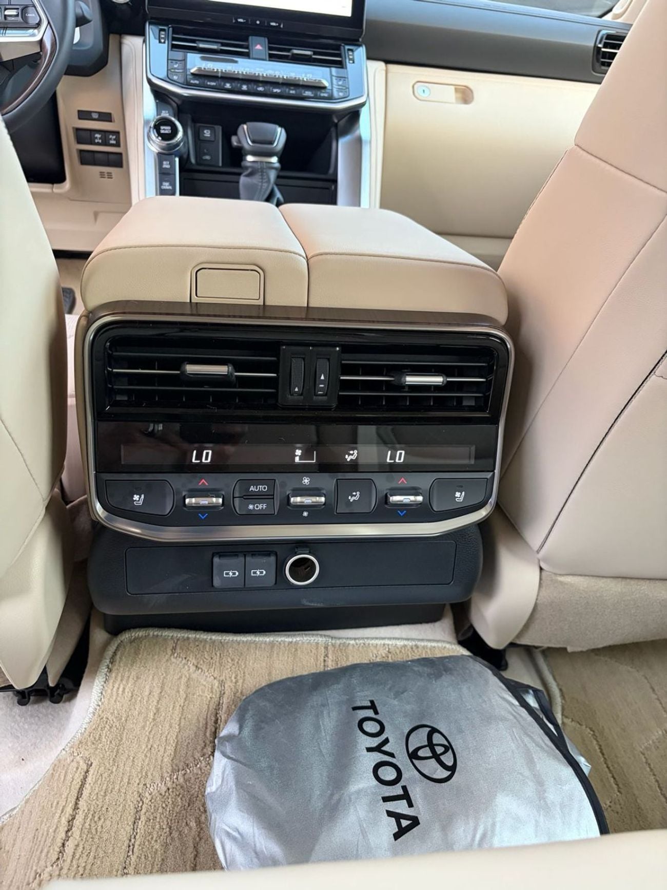 Toyota Land Cruiser VXR LAND CRUISER VXR 4.0 2026 Black/BEIGE