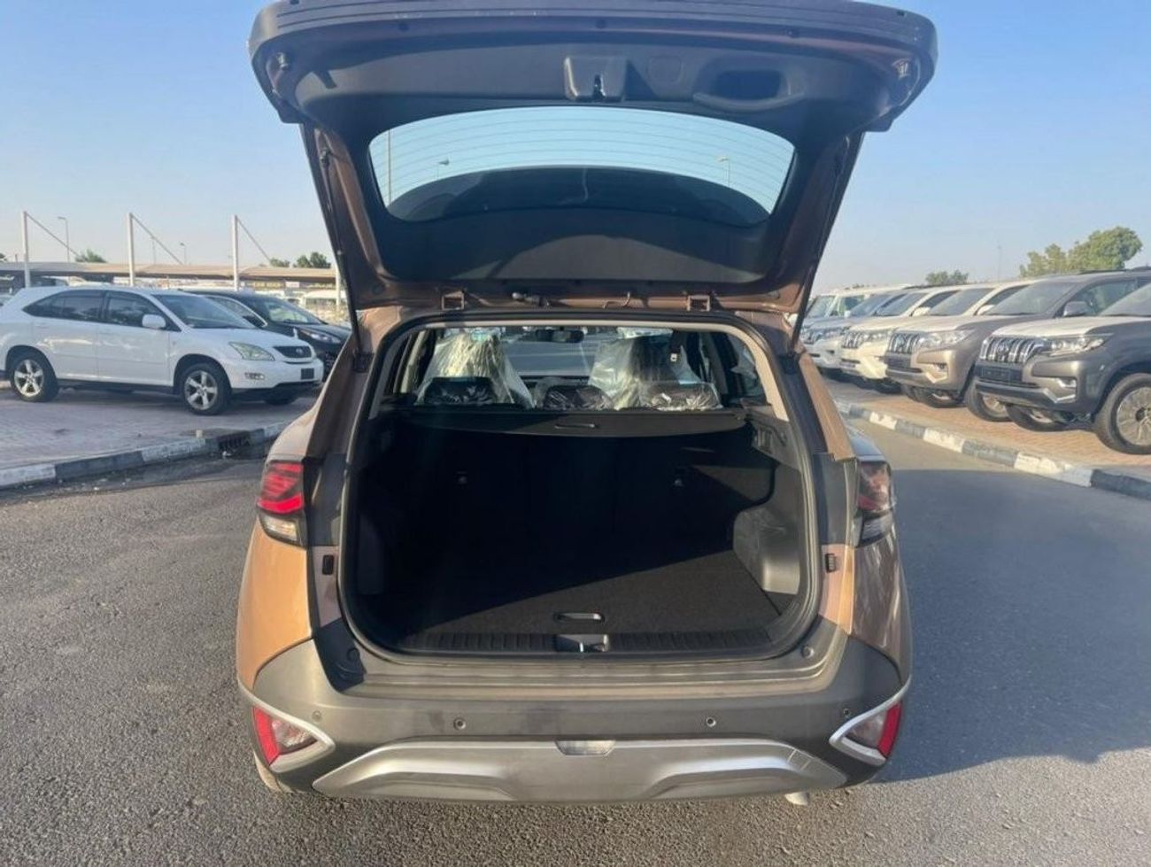 Kia Sportage 1.6L Petrol Auto, gray and silver color available