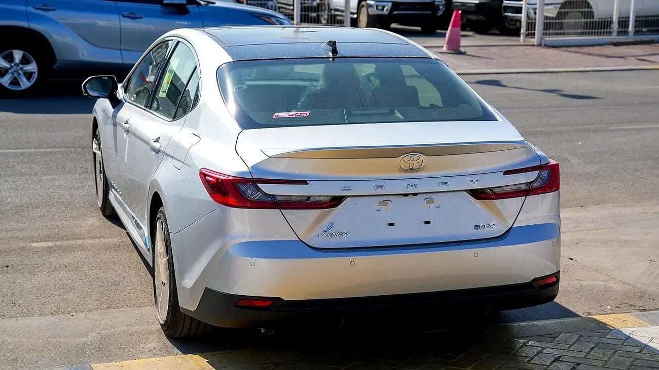 Toyota Camry LUMIERE HEV Lumiere HYBRID GCC Spec