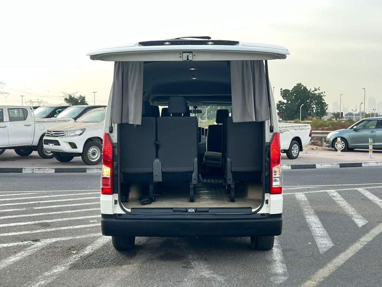 تويوتا هاياس 2023 Toyota Hiace GL 3.5L V6 - GCC - Passenger Full Automatic - Patrol - 13 Seater - No Accident - 8