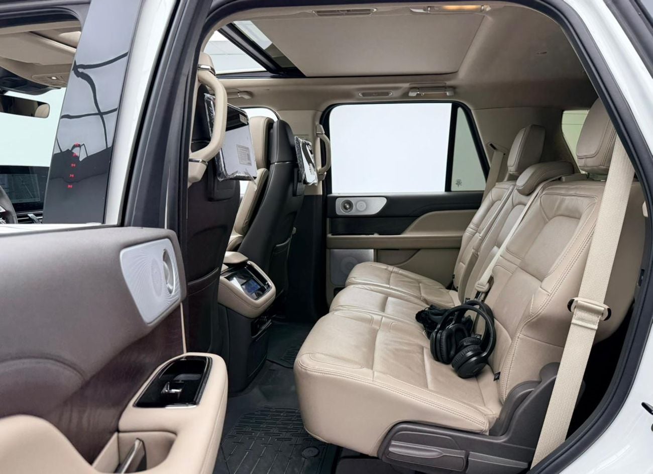 Lincoln Navigator 2024 Lincoln Navigator Reserve, 2030 Lincoln Warranty + Service Pack, Low Km, 8 Seater, GCC