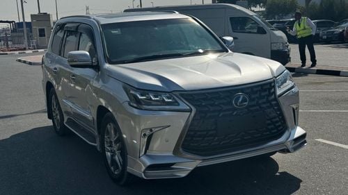 لكزس LX 570 Petrol 5.7 Liter Right Hand Drive Automatic Gear T.V With 4 Cameras
