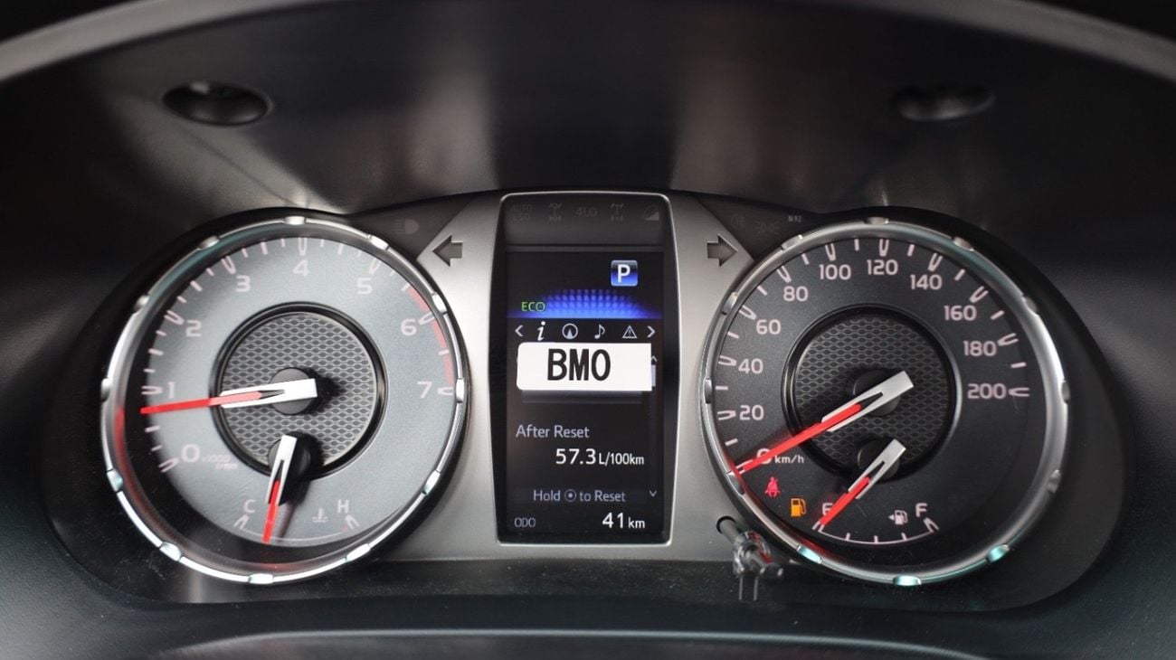 تويوتا هيلوكس GR SPORT 4.0 petrol 2026 model omani spec