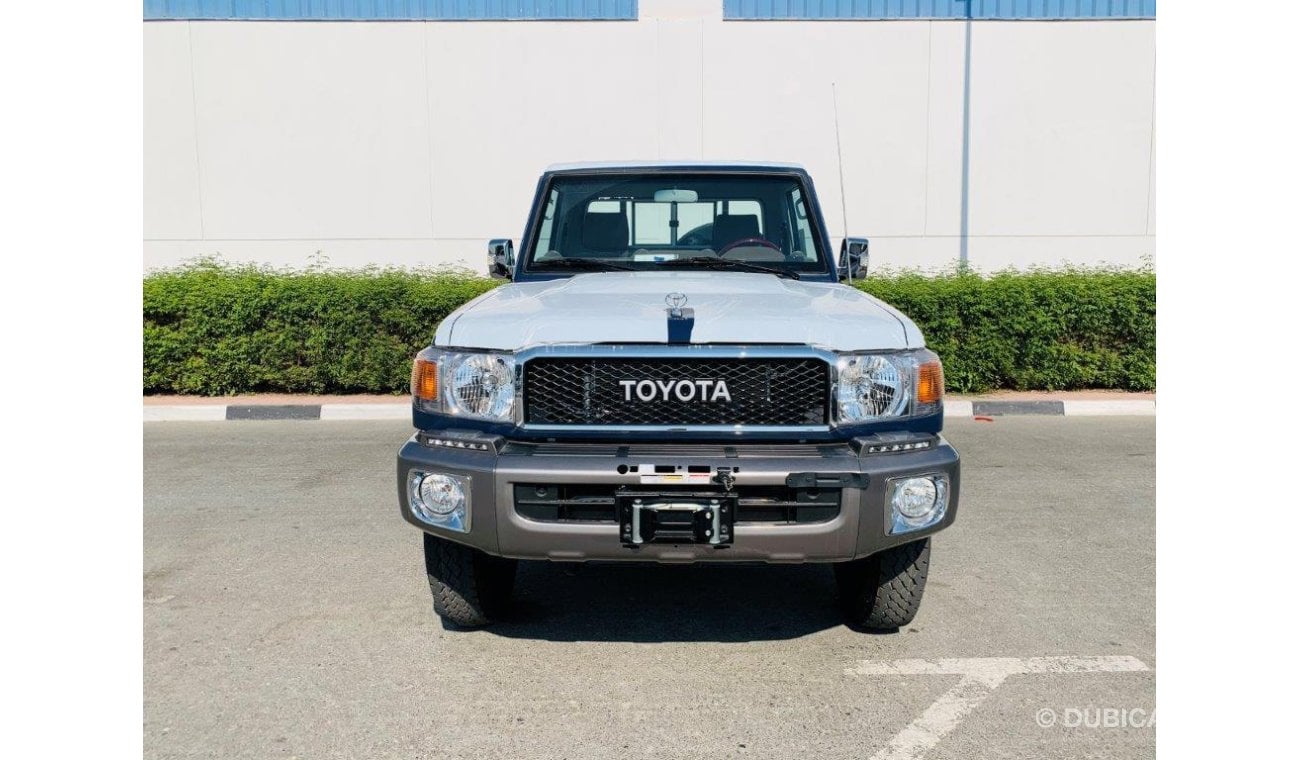 Toyota Land Cruiser Pick Up V6 4.0L Petrol With Diff. Lock and Winch