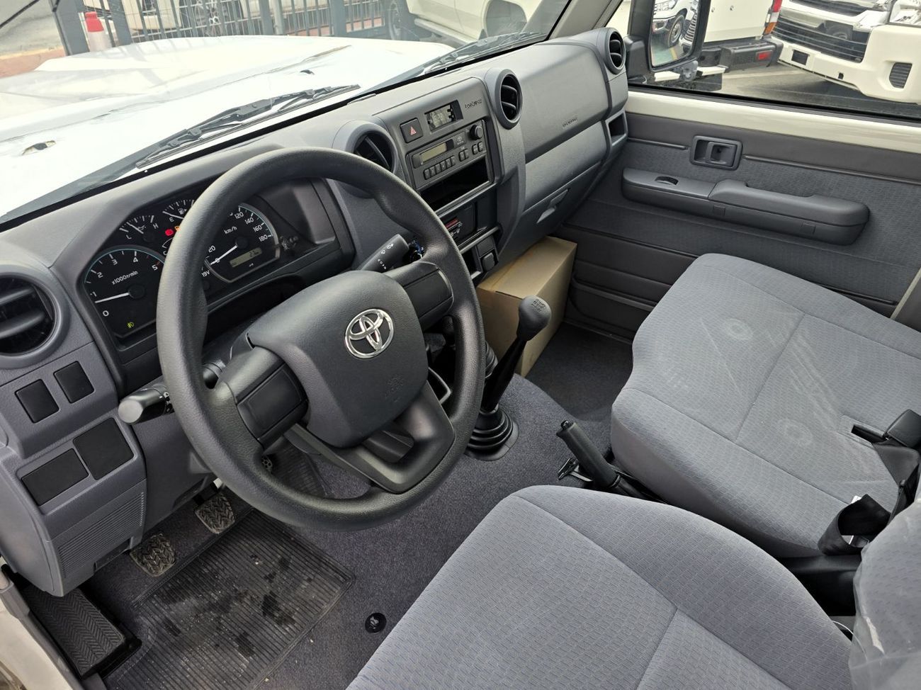 تويوتا لاند كروزر Toyota Land Cruiser 76 4.2l M/T Diesel 4WD Whit Def Lock , Fog light White Color 2025 Model