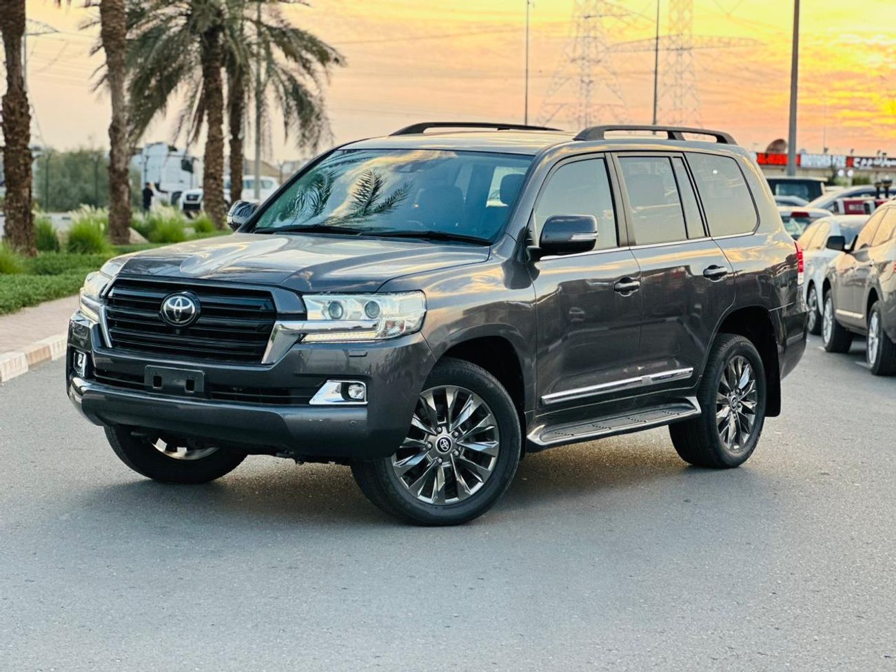 تويوتا لاند كروزر DIESEL SAHARA 4.5 LITER ,2019 MODEL ,GREY COLOR ,RIGHT HAND DRIVE