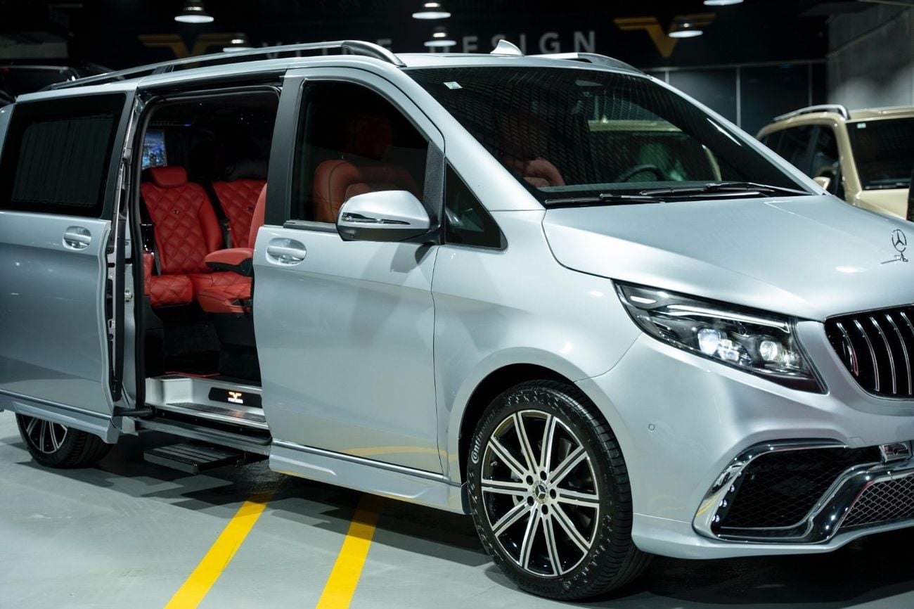 مرسيدس بنز V 300 NEW 2025 MODEL FACELIFT LUXURY EDITION MERCEDES GCC V300 with ADDITIONAL REAR AC - 2 YEARS WARRANTY