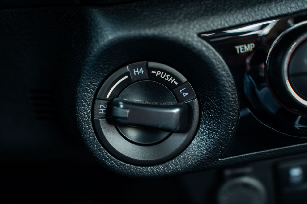 تويوتا هيلوكس Toyota Hilux  2.7ltr  -M -T  Double Cabin 4x4 Full Option  2025 Pickup