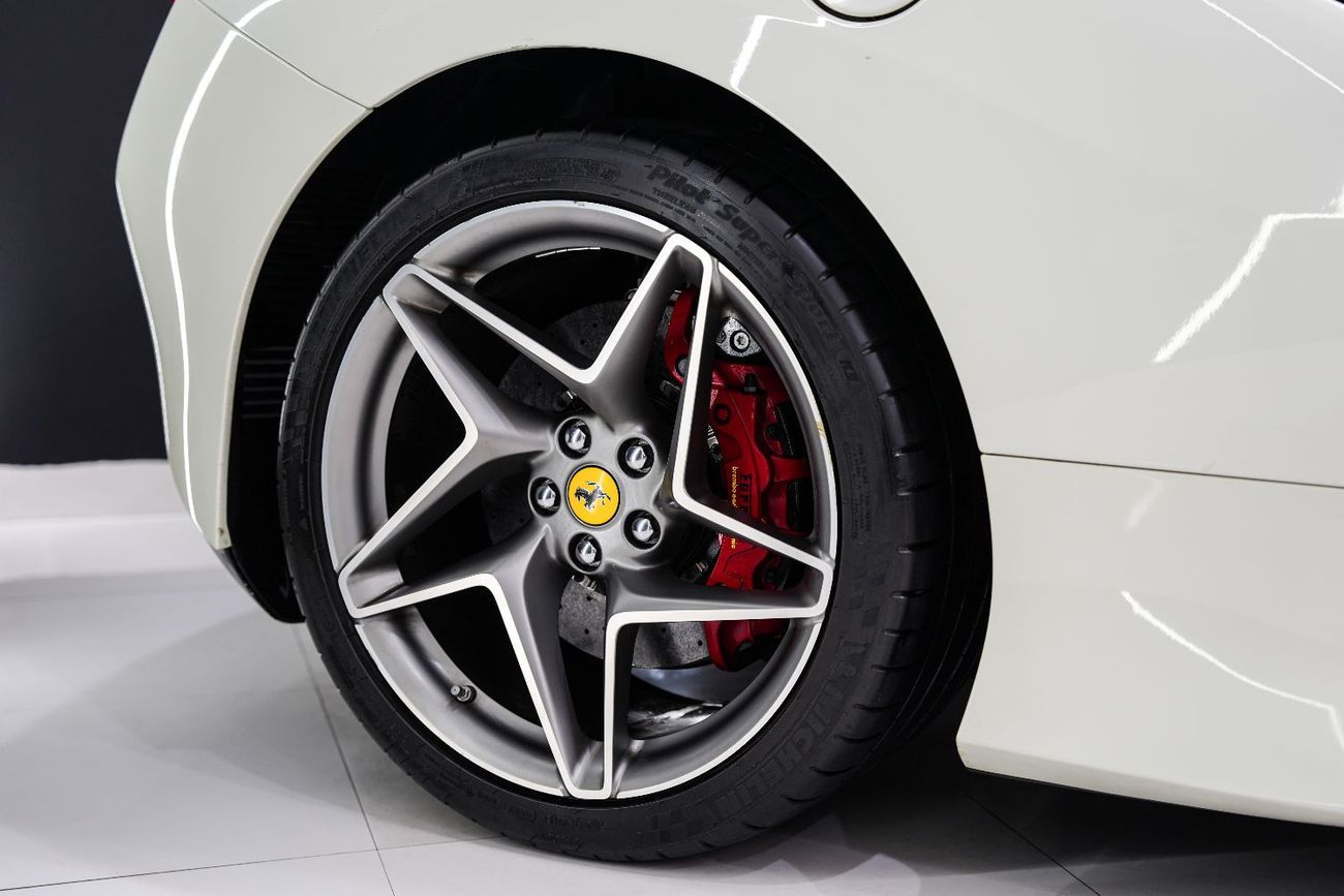 Ferrari F8 Tributo 3.9T V8 2020 Ferrari  F8 Tributo, Passenger Display, Carbon Fiber Interior, Dealer Warranty + Servic