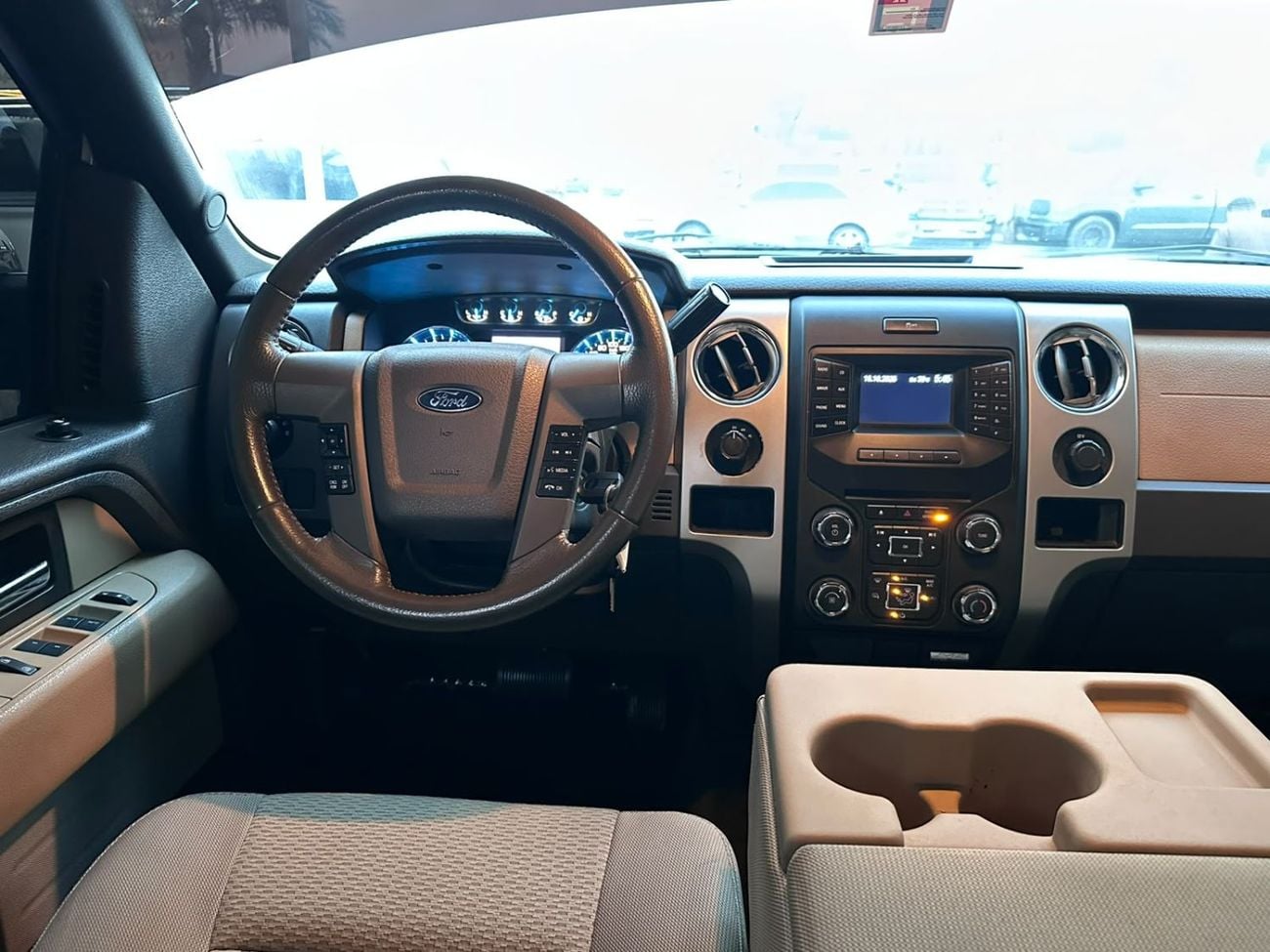 Ford F-150 XLT CREW CAB