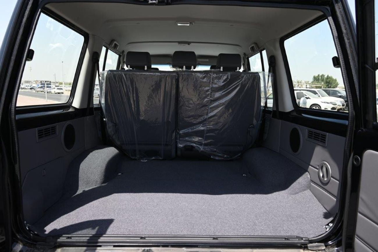 تويوتا لاند كروزر 70 2024 TOYOTA LAND CRUISER 76 HARDTOP 4.0L 4WD 6-SEATER MT
