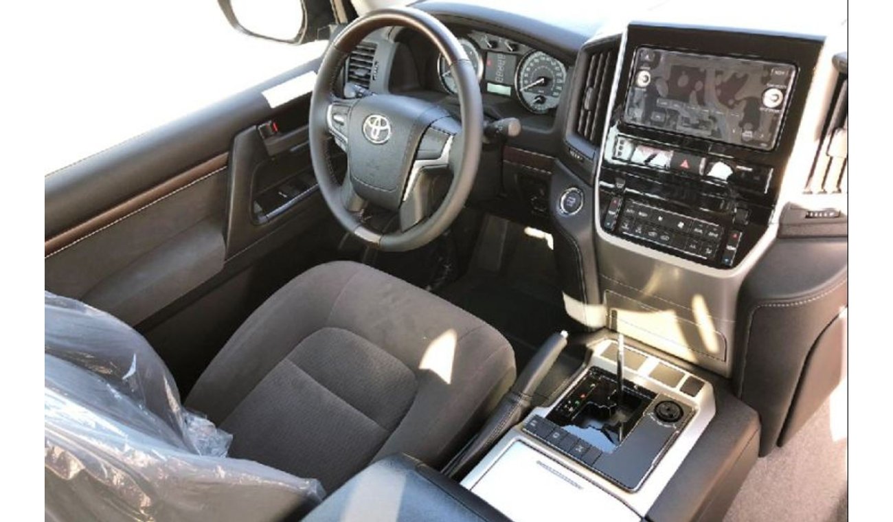 Toyota Land Cruiser Diesel 4.5L AT 2019 Model GXR