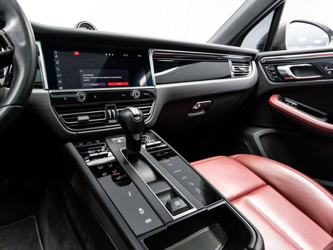 Porsche Macan T 2.0L (260 HP) 2023Porsche Macan T, 2.0L TC I4, 4WD, 261 bhp, 7 Speed Automatic