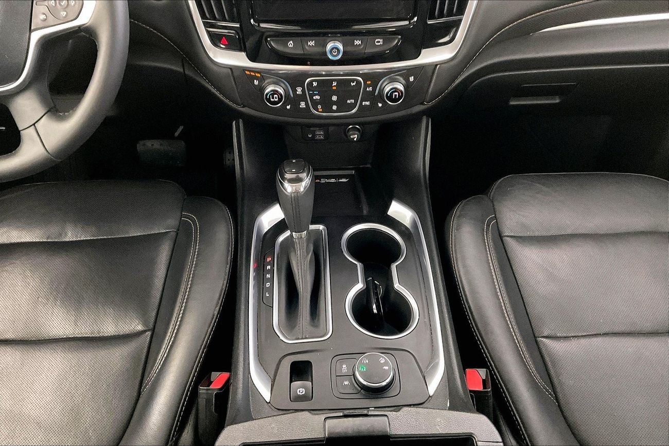 ميتسوبيشي باجيرو GLS Midline w/sunroof | شامل الضمان | 0 ﺪﻔﻋﺓ ﺃﻮﻟﻯ