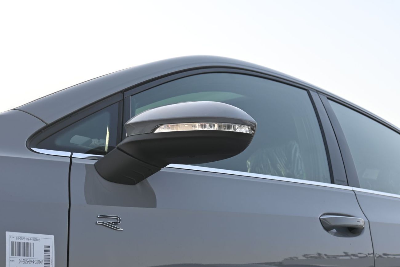 Volkswagen Golf R Volkswagen Golf R 1.5L Turbo TSI, Model 2025, Color Grey