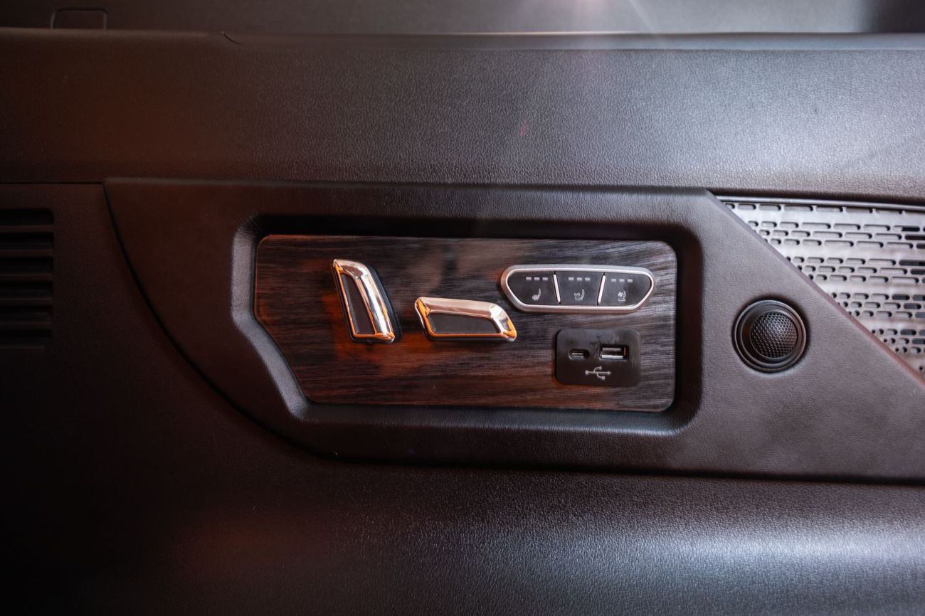 Hyundai Staria 3.5L Luxury (7 Seater)