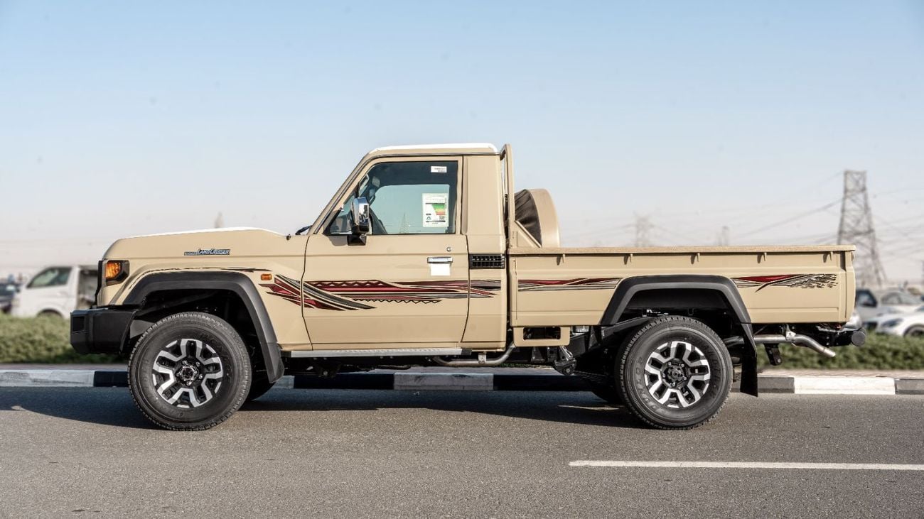 تويوتا لاند كروزر بيك آب 2026 Toyota Land Cruiser LC79 4.0L AT Petrol Full Option (Beige-Brown)