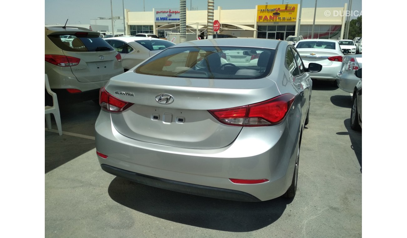 Hyundai Elantra 2015 SILVER GCC NO ACCIDENT PERFECT