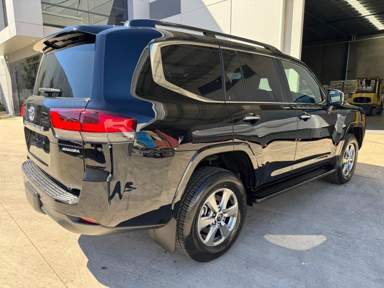 تويوتا لاند كروزر Toyota Landcruiser Lc300 Sahara diesel engine 3.3L